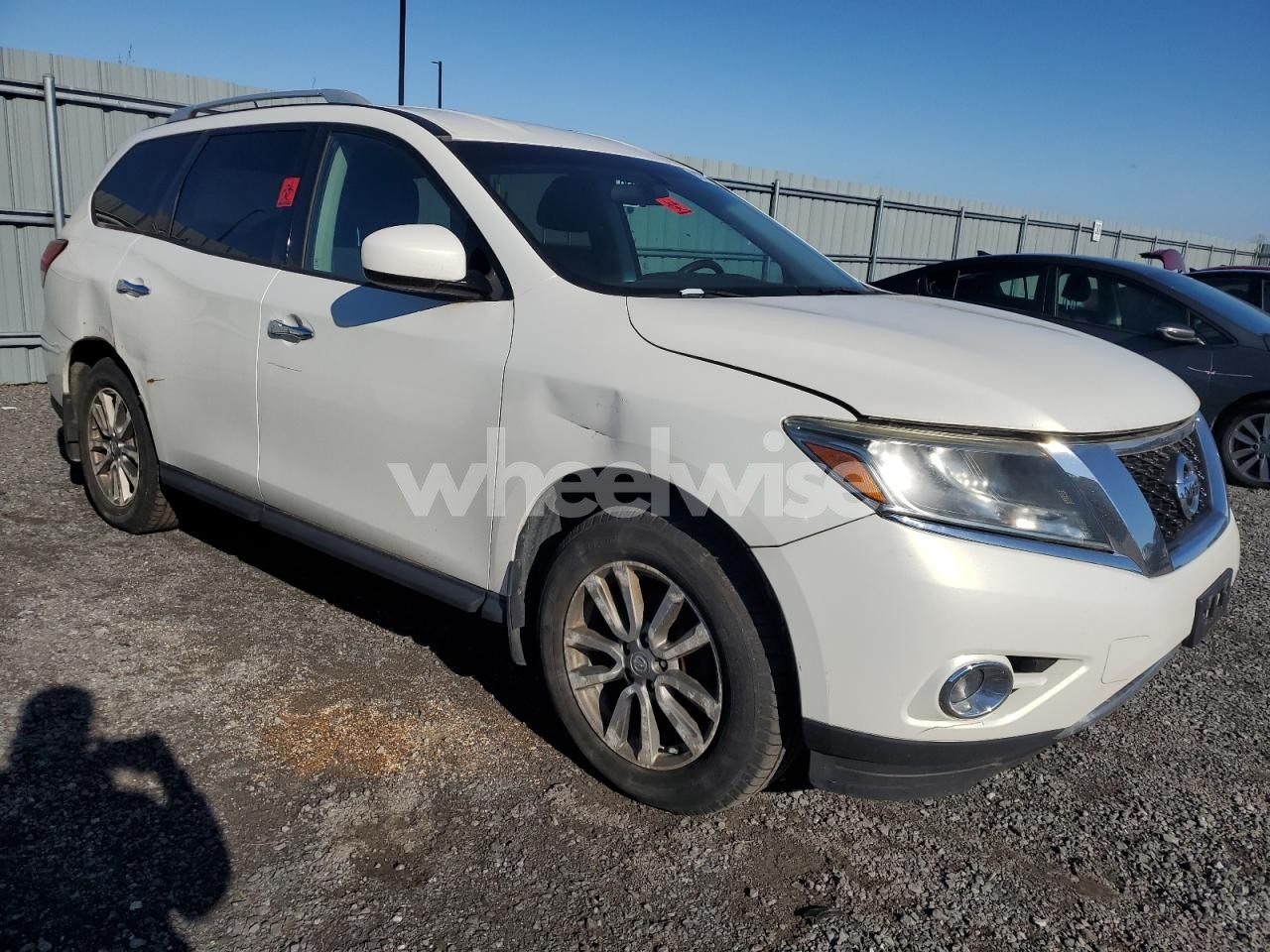 Photo 4 of 2014 NISSAN PATHFINDER S N/A (VIN 5N1AR2MM5EC691157)