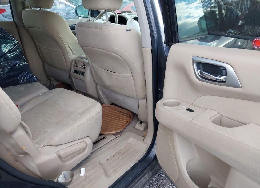 Photo 8 of 2014 Nissan Pathfinder SV (VIN 5N1AR2MM5EC709589)