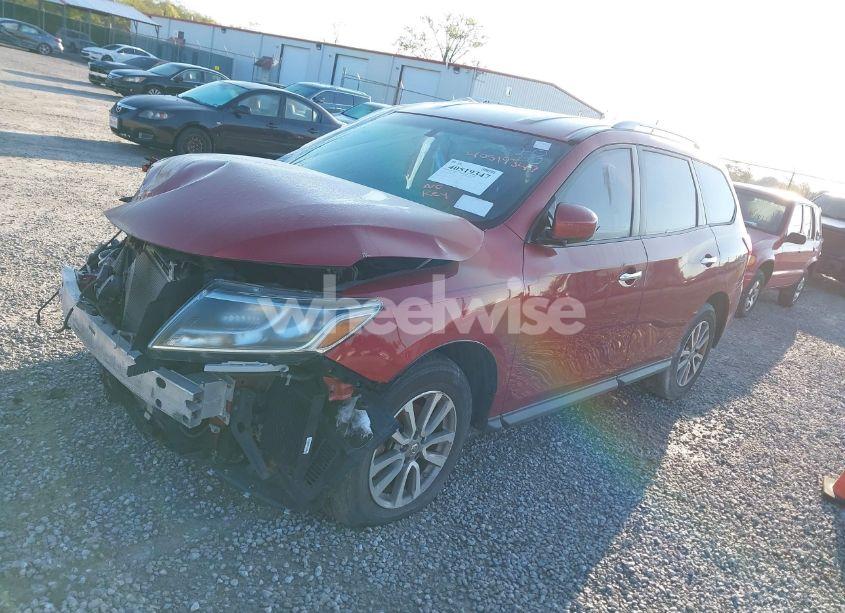 Photo 2 of 2014 Nissan Pathfinder SV (VIN 5N1AR2MM5EC732144)