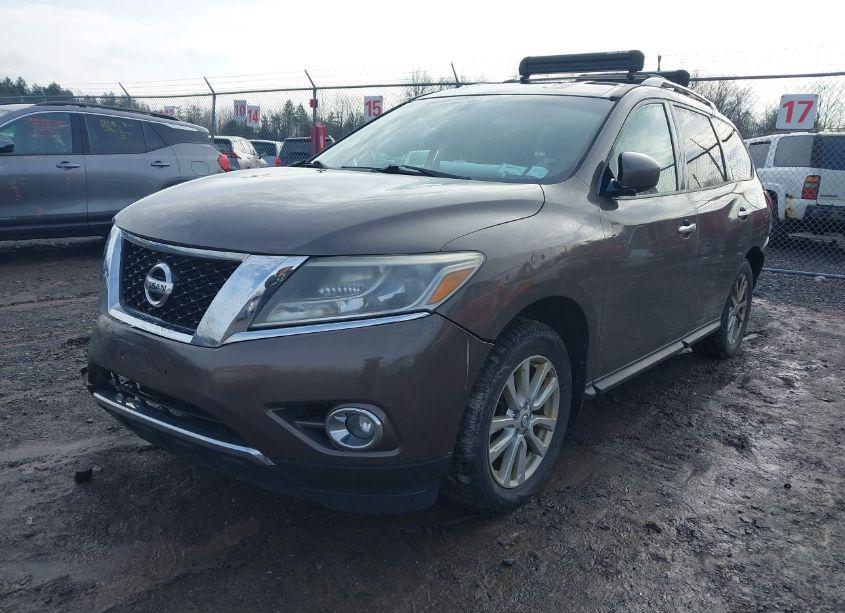 Photo 2 of 2015 Nissan Pathfinder SV (VIN 5N1AR2MM5FC626519)