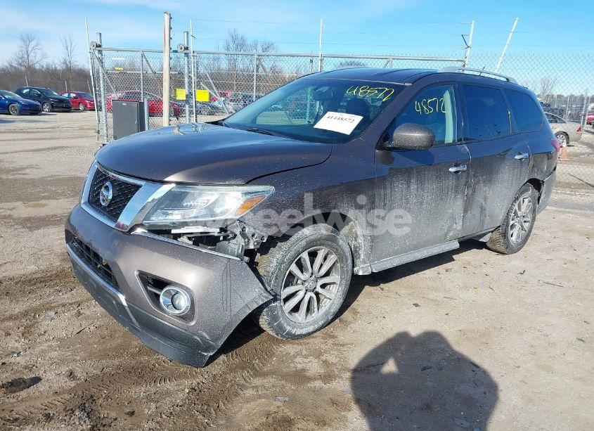 Photo 2 of 2015 Nissan Pathfinder SV (VIN 5N1AR2MM5FC653879)