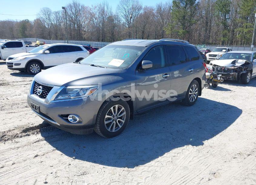 Photo 2 of 2015 Nissan Pathfinder SV (VIN 5N1AR2MM5FC684212)
