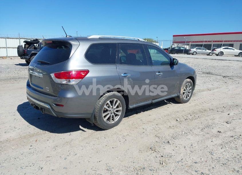 Photo 4 of 2015 Nissan Pathfinder SV (VIN 5N1AR2MM5FC684212)