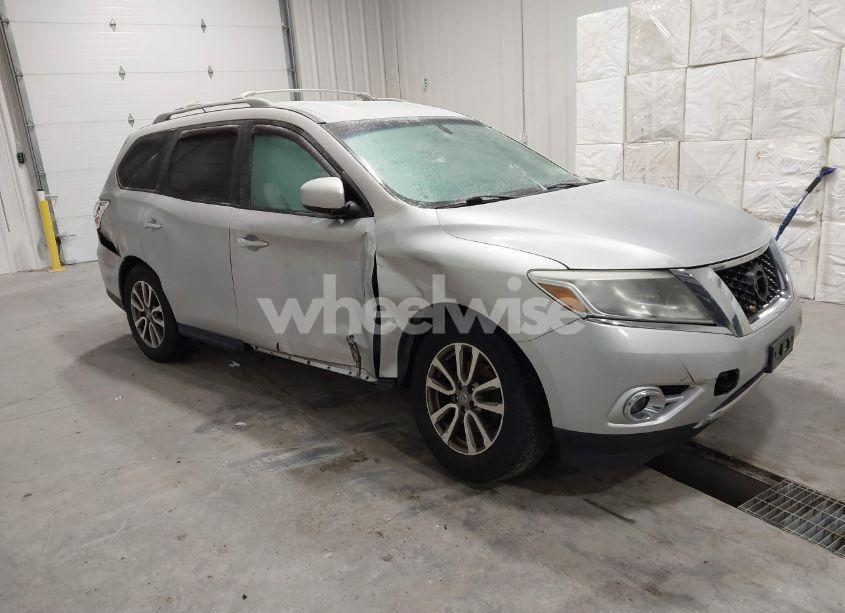 2016 Nissan Pathfinder PLATINUM/S/SL/SV (VIN 5N1AR2MM5GC616414) main photo