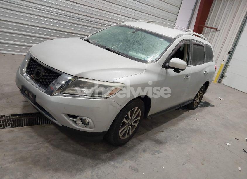 Photo 2 of 2016 Nissan Pathfinder PLATINUM/S/SL/SV (VIN 5N1AR2MM5GC616414)