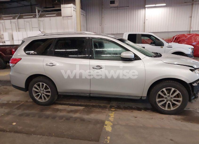 Photo 14 of 2016 Nissan Pathfinder PLATINUM/S/SL/SV (VIN 5N1AR2MM5GC651177)