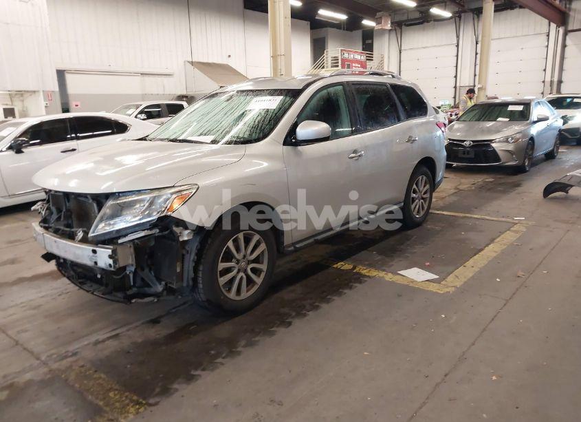 Photo 2 of 2016 Nissan Pathfinder PLATINUM/S/SL/SV (VIN 5N1AR2MM5GC651177)