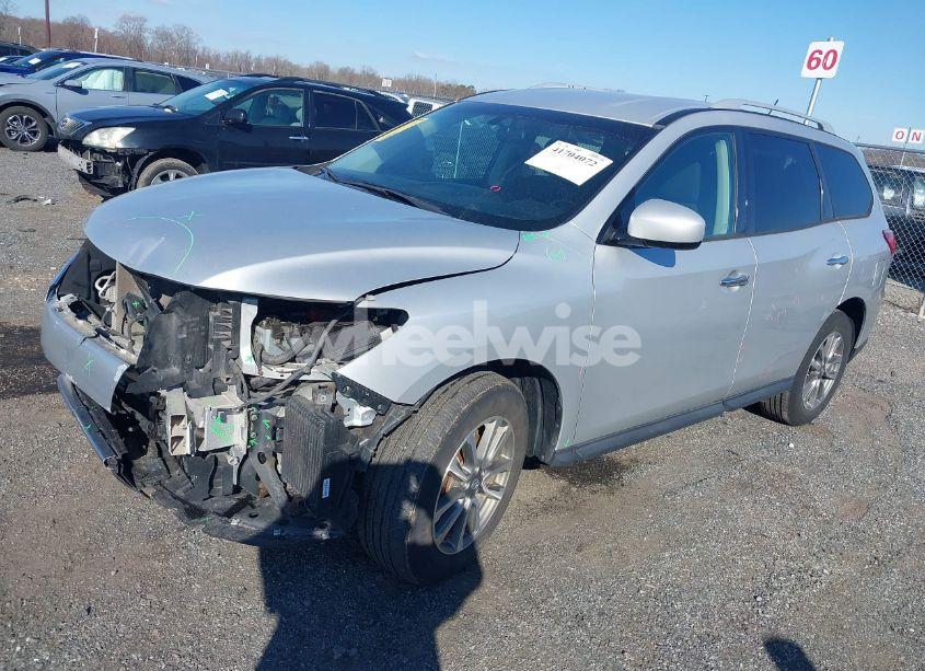 Photo 2 of 2013 Nissan Pathfinder SV (VIN 5N1AR2MM6DC635016)