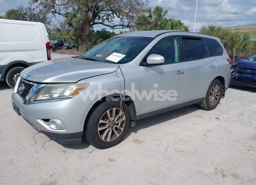 Photo 2 of 2014 Nissan Pathfinder S (VIN 5N1AR2MM6EC679034)