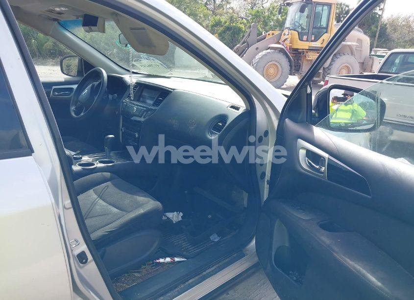 Photo 5 of 2014 Nissan Pathfinder S (VIN 5N1AR2MM6EC679034)