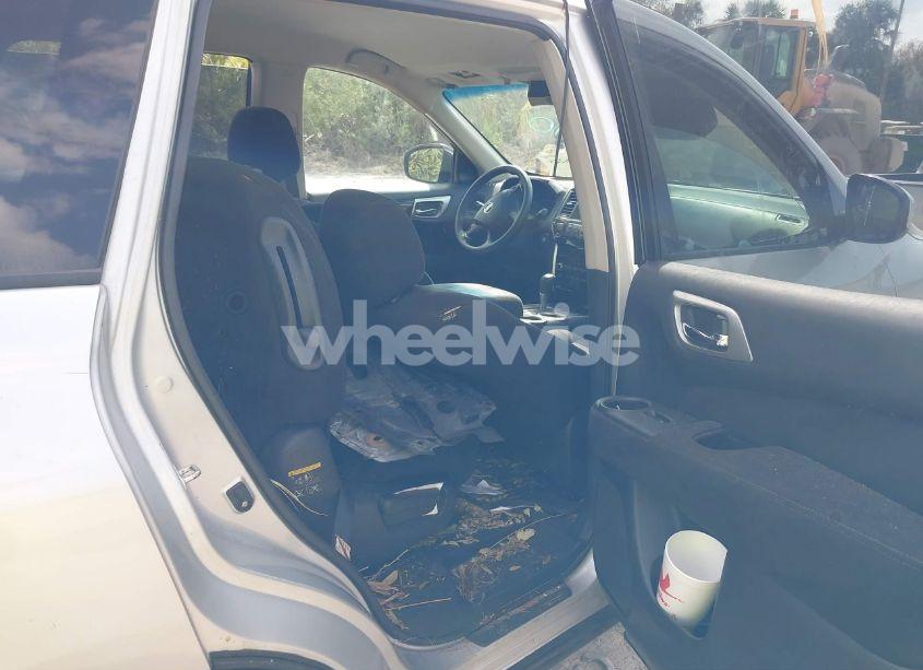 Photo 8 of 2014 Nissan Pathfinder S (VIN 5N1AR2MM6EC679034)