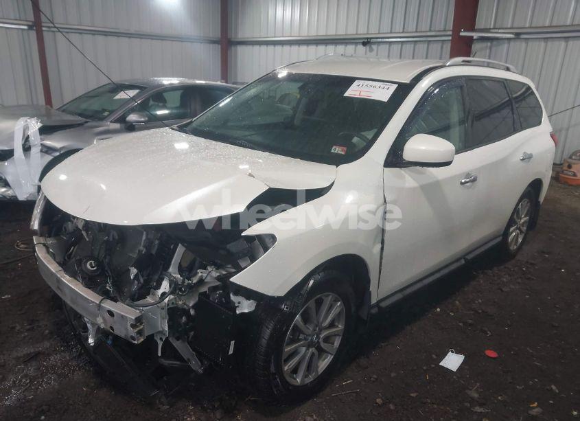 Photo 2 of 2015 Nissan Pathfinder SV (VIN 5N1AR2MM6FC611205)