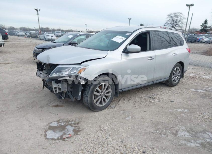 Photo 2 of 2015 Nissan Pathfinder SV (VIN 5N1AR2MM6FC652630)
