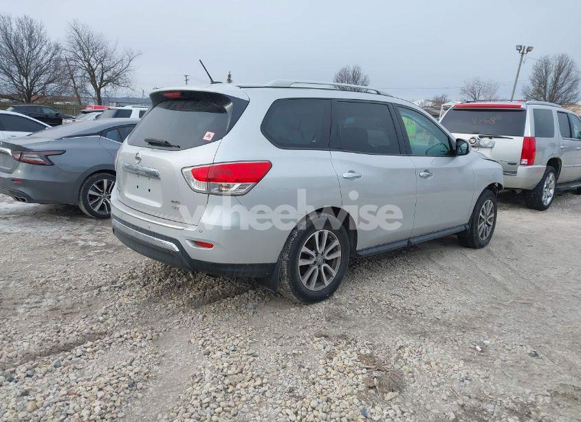 Photo 4 of 2015 Nissan Pathfinder SV (VIN 5N1AR2MM6FC652630)