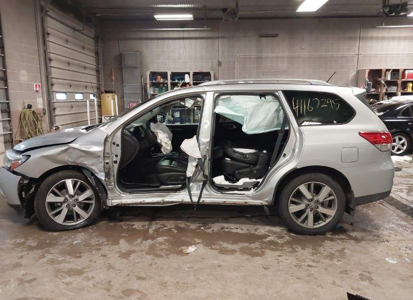 Photo 13 of 2016 Nissan Pathfinder PLATINUM (VIN 5N1AR2MM6GC640043)