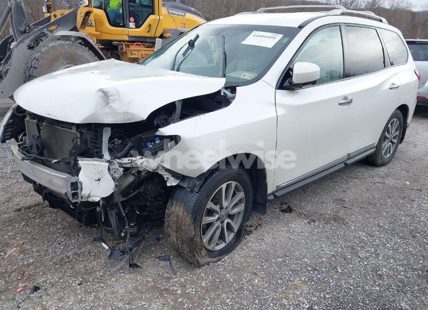 Photo 2 of 2016 Nissan Pathfinder SL (VIN 5N1AR2MM6GC647431)