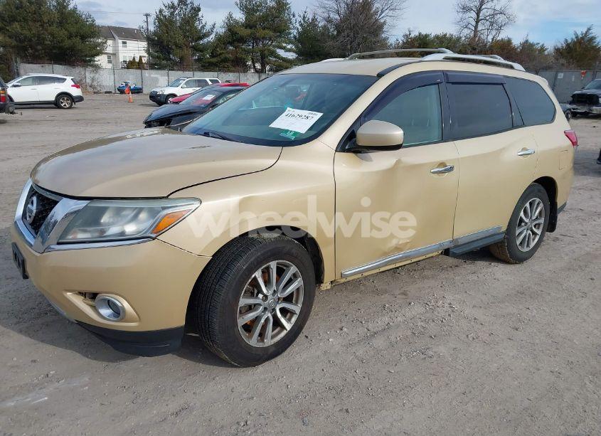 Photo 2 of 2013 Nissan Pathfinder SL (VIN 5N1AR2MM7DC626289)