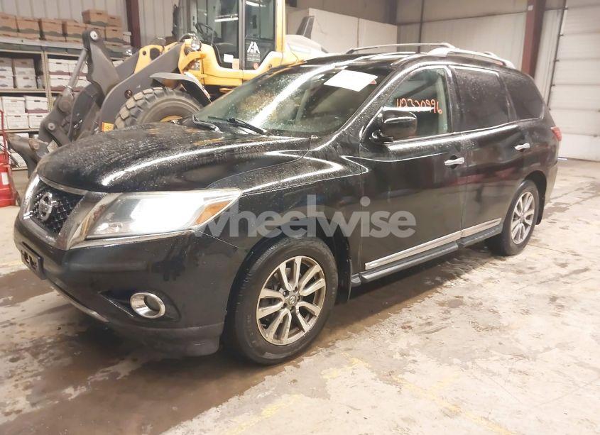 Photo 2 of 2013 Nissan Pathfinder SL (VIN 5N1AR2MM7DC638717)