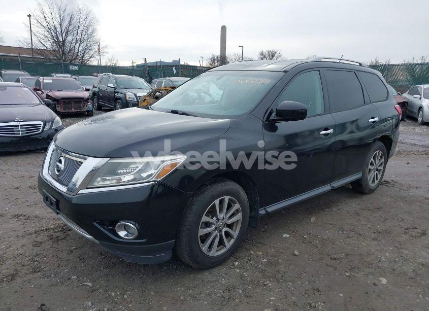 Photo 2 of 2013 Nissan Pathfinder SV (VIN 5N1AR2MM7DC683091)
