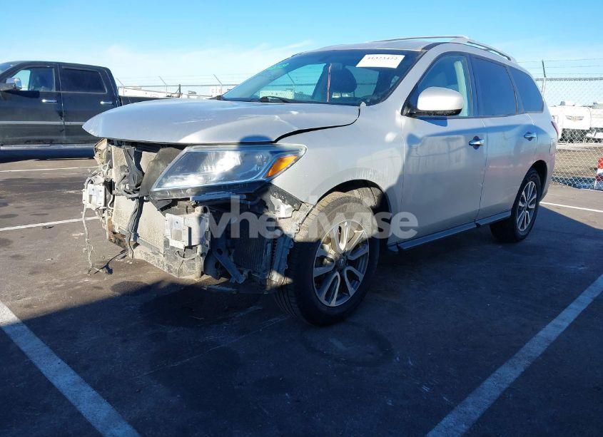 Photo 2 of 2014 Nissan Pathfinder SV (VIN 5N1AR2MM7EC629047)