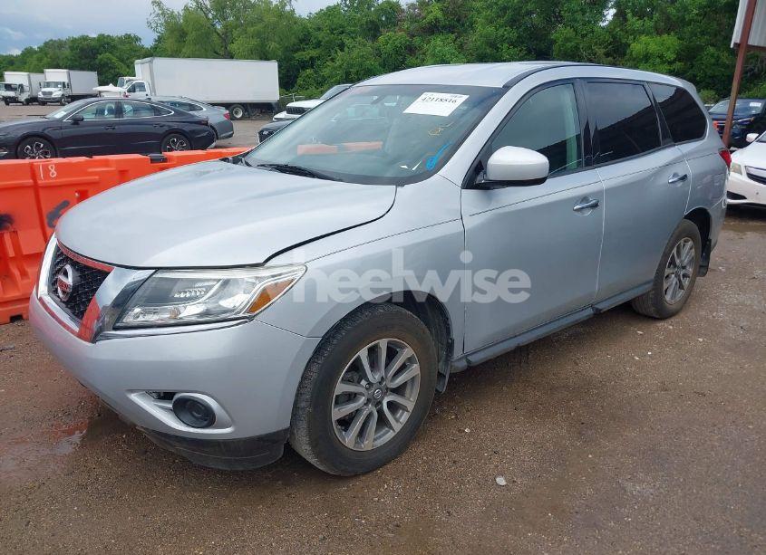 Photo 2 of 2014 Nissan Pathfinder S (VIN 5N1AR2MM7EC630151)