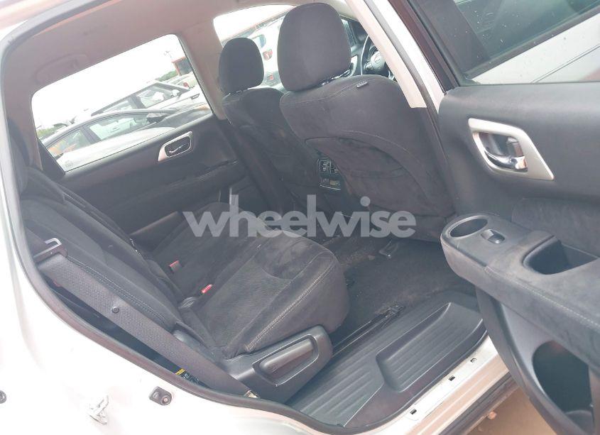 Photo 8 of 2014 Nissan Pathfinder S (VIN 5N1AR2MM7EC630151)