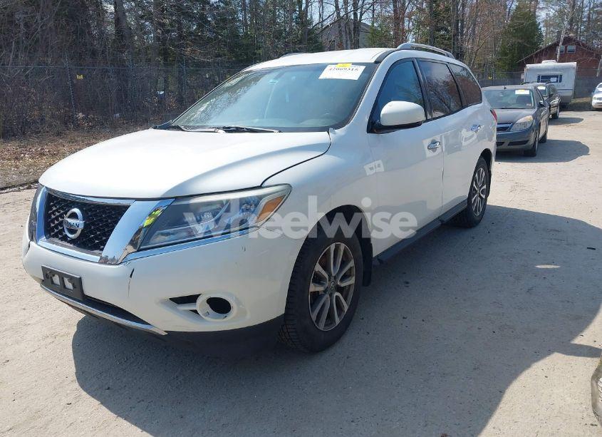 Photo 2 of 2014 Nissan Pathfinder SV (VIN 5N1AR2MM7EC648200)
