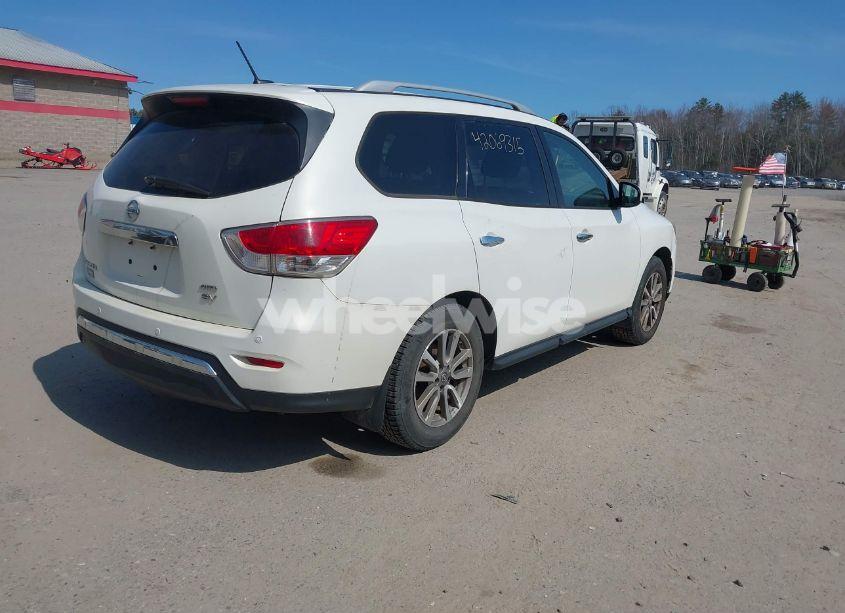 Photo 4 of 2014 Nissan Pathfinder SV (VIN 5N1AR2MM7EC648200)