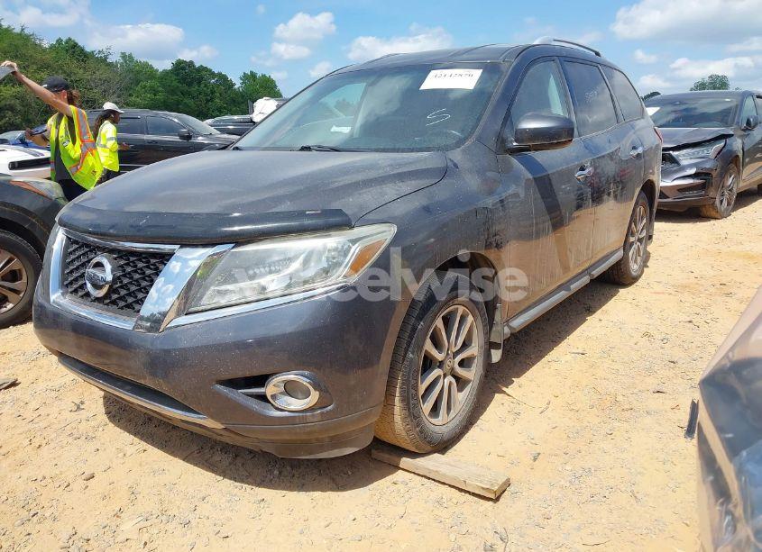 Photo 2 of 2014 Nissan Pathfinder SV (VIN 5N1AR2MM7EC710811)