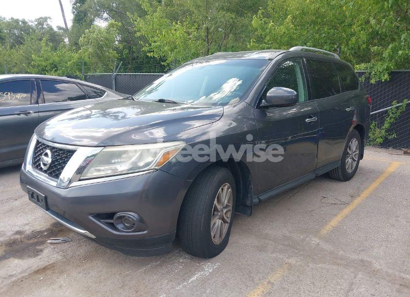 Photo 2 of 2014 Nissan Pathfinder SV (VIN 5N1AR2MM7EC723672)