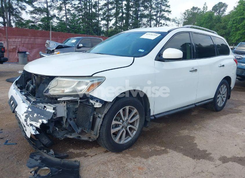 Photo 2 of 2014 Nissan Pathfinder SV (VIN 5N1AR2MM7EC729102)