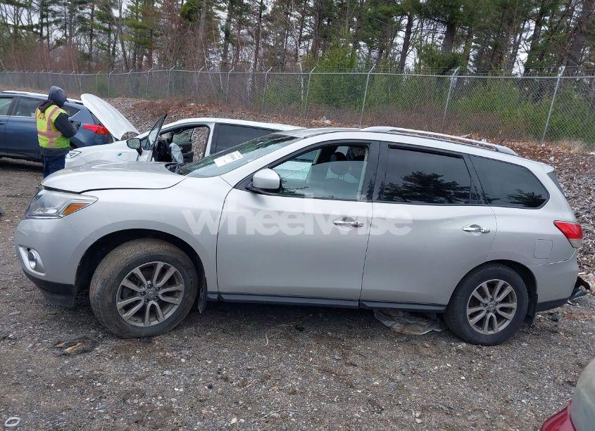 Photo 15 of 2016 Nissan Pathfinder SV (VIN 5N1AR2MM7GC609075)