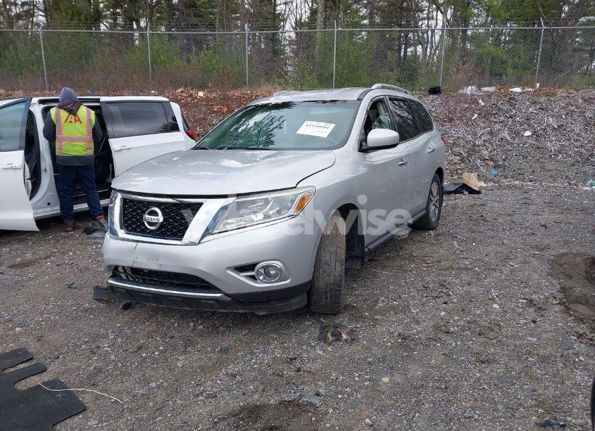 Photo 2 of 2016 Nissan Pathfinder SV (VIN 5N1AR2MM7GC609075)