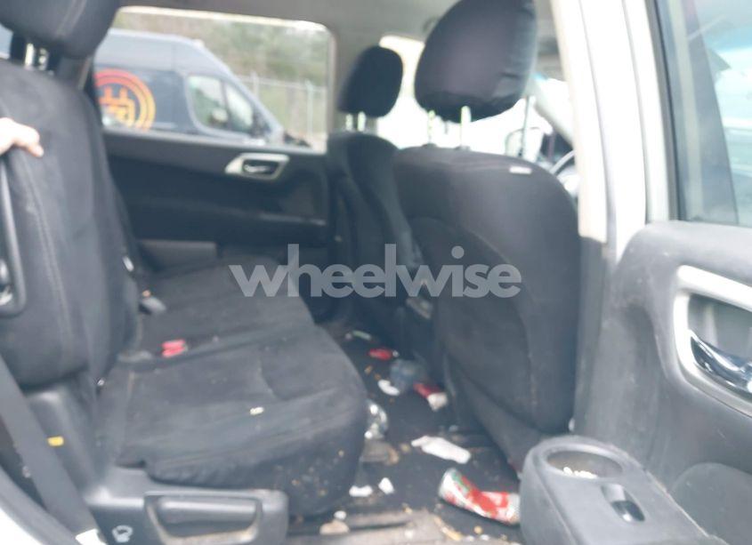 Photo 8 of 2016 Nissan Pathfinder SV (VIN 5N1AR2MM7GC609075)