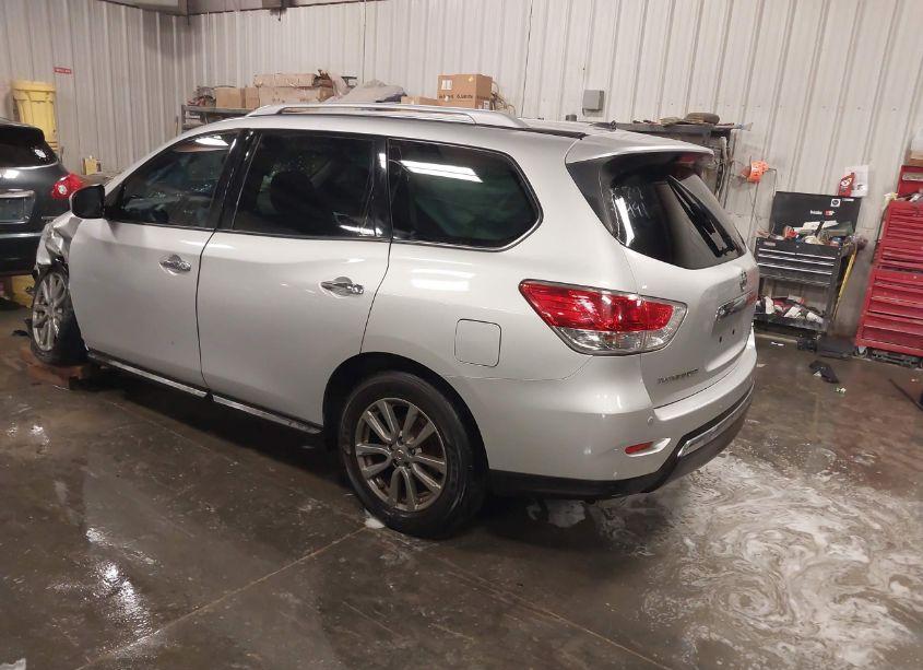 Photo 3 of 2016 Nissan Pathfinder (VIN 5N1AR2MM7GC621601)