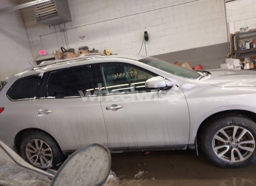 Photo 14 of 2016 Nissan Pathfinder SV (VIN 5N1AR2MM7GC652590)