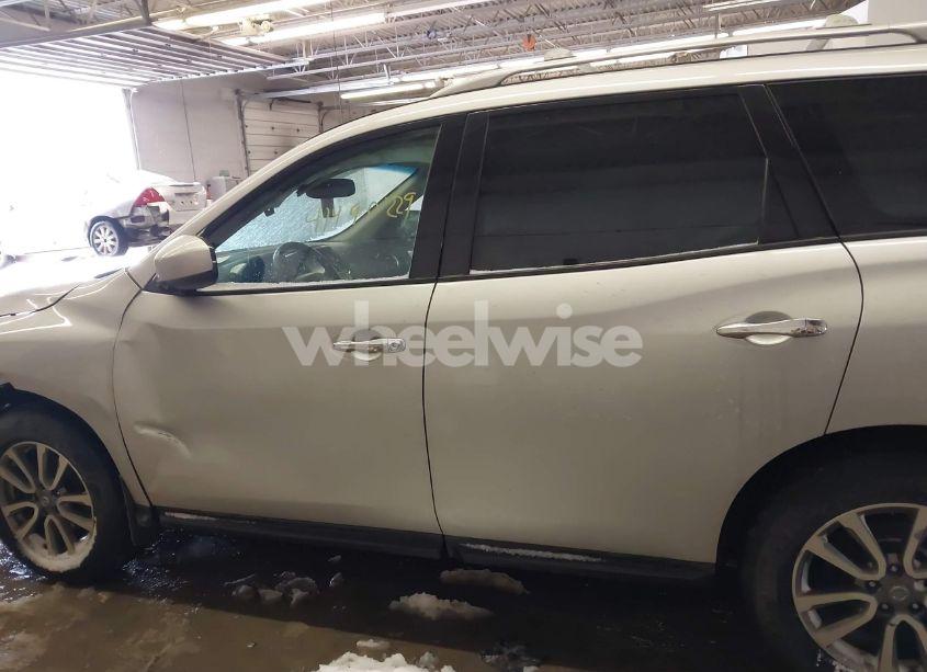 Photo 15 of 2016 Nissan Pathfinder SV (VIN 5N1AR2MM7GC652590)