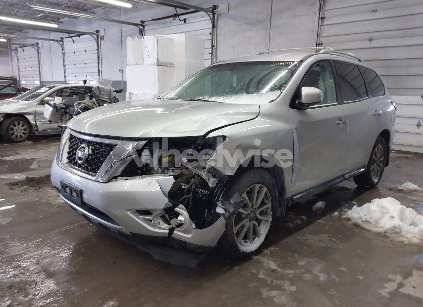 Photo 2 of 2016 Nissan Pathfinder SV (VIN 5N1AR2MM7GC652590)