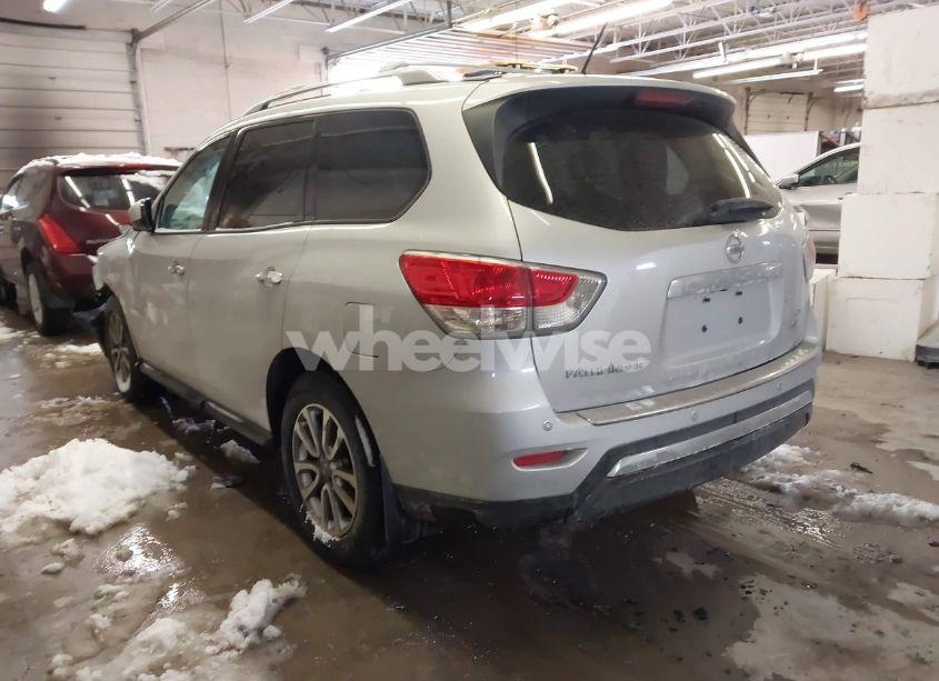 Photo 3 of 2016 Nissan Pathfinder SV (VIN 5N1AR2MM7GC652590)