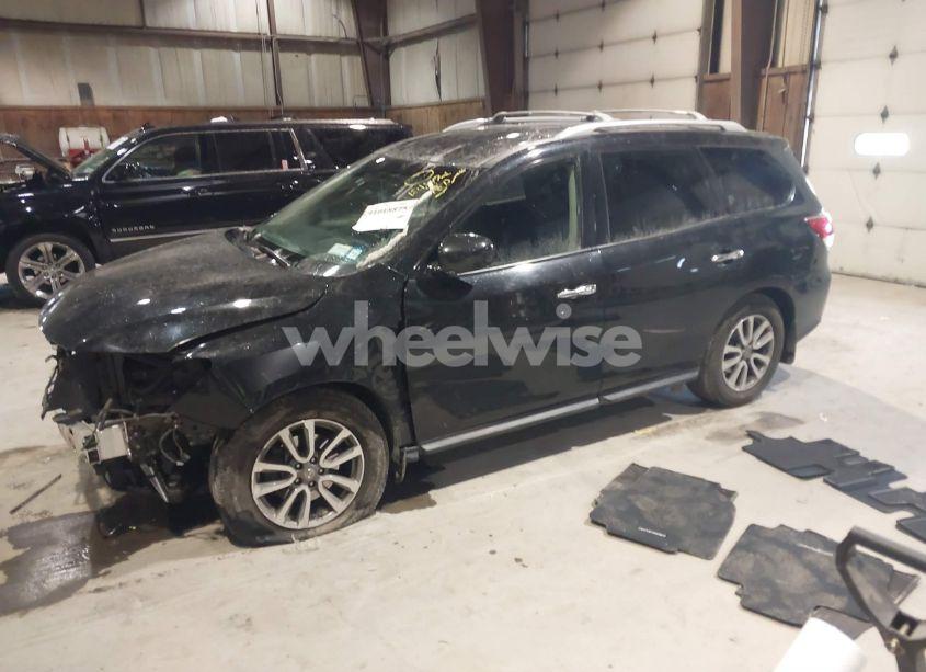 Photo 2 of 2016 Nissan Pathfinder SV (VIN 5N1AR2MM7GC665002)