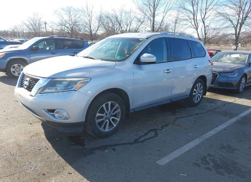 Photo 2 of 2013 Nissan Pathfinder SV (VIN 5N1AR2MM8DC620226)