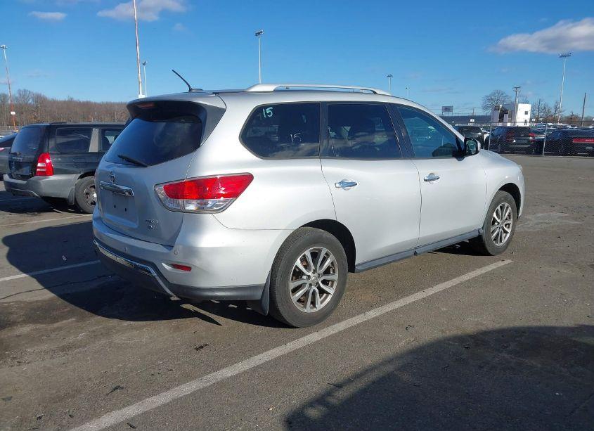 Photo 4 of 2013 Nissan Pathfinder SV (VIN 5N1AR2MM8DC620226)