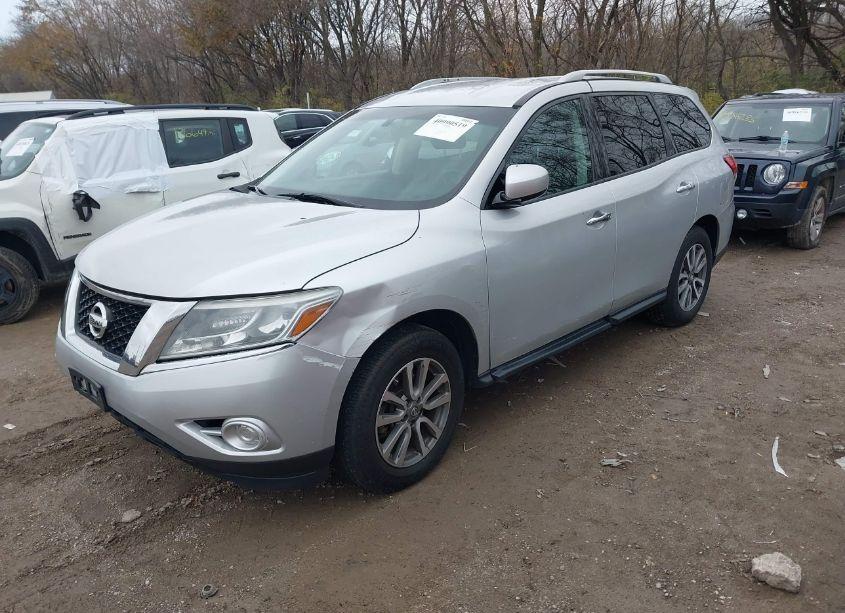 Photo 2 of 2014 Nissan Pathfinder SV (VIN 5N1AR2MM8EC633060)