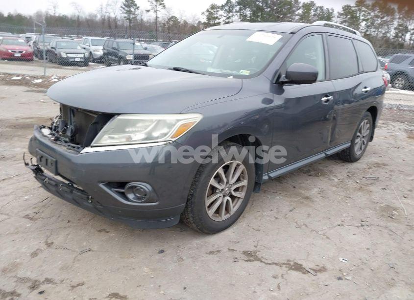 Photo 2 of 2014 Nissan Pathfinder SV (VIN 5N1AR2MM8EC666107)