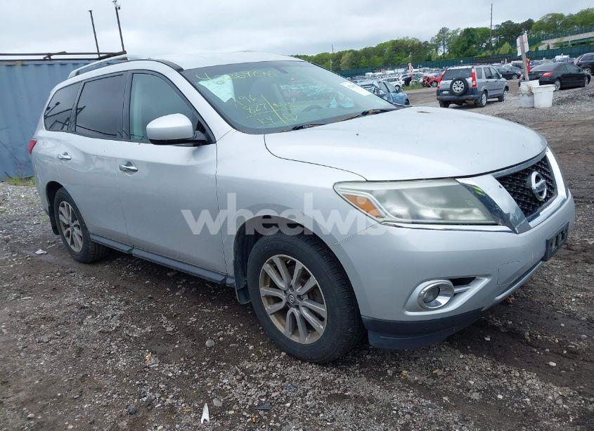 2014 Nissan Pathfinder SV (VIN 5N1AR2MM8EC676197) main photo