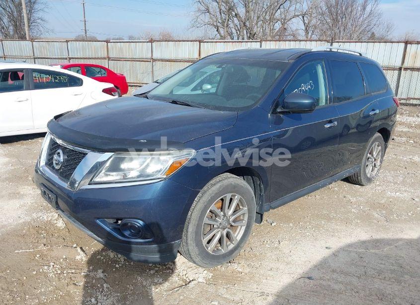 Photo 2 of 2014 Nissan Pathfinder SV (VIN 5N1AR2MM8EC685563)