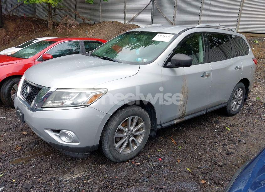 Photo 2 of 2014 Nissan Pathfinder SV (VIN 5N1AR2MM8EC695848)
