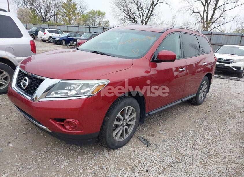 Photo 2 of 2014 Nissan Pathfinder SV (VIN 5N1AR2MM8EC722644)