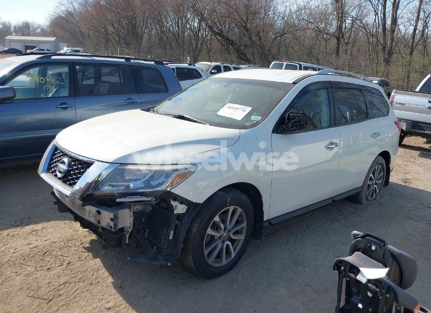 Photo 2 of 2014 Nissan Pathfinder SV (VIN 5N1AR2MM8EC727844)