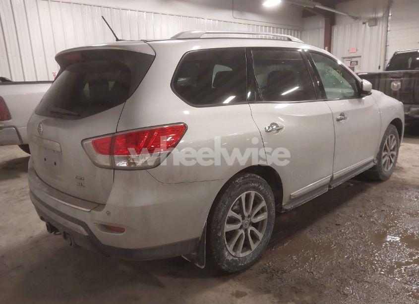 Photo 4 of 2015 Nissan Pathfinder SL (VIN 5N1AR2MM8FC613716)